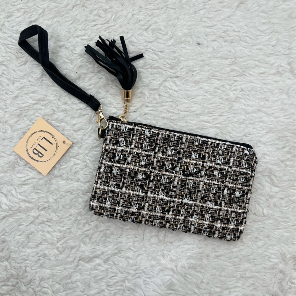 💋5/$25 LIB New York Black and White Tweed Wristlet